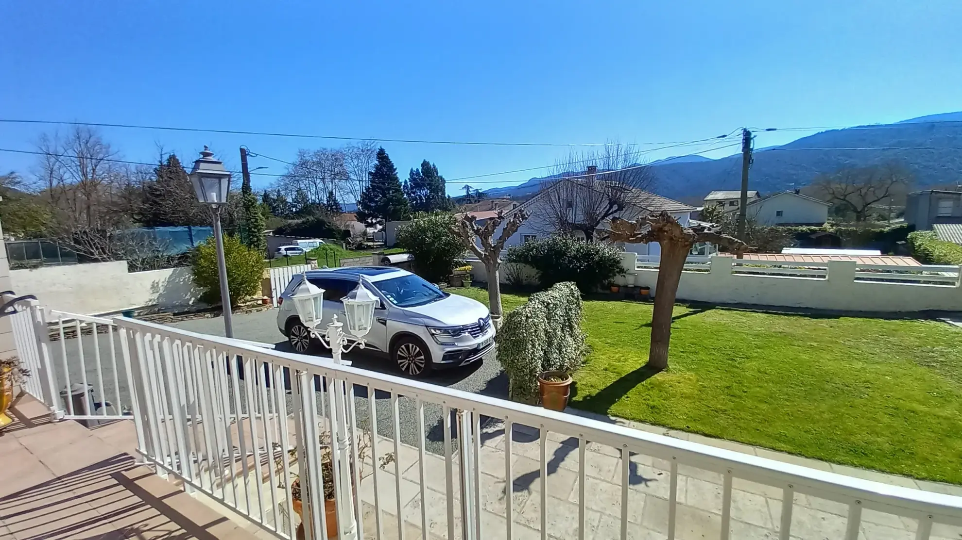 Villa avec piscine, terrasse, garage et vue dégagée à Le Poujol-sur-Orb 