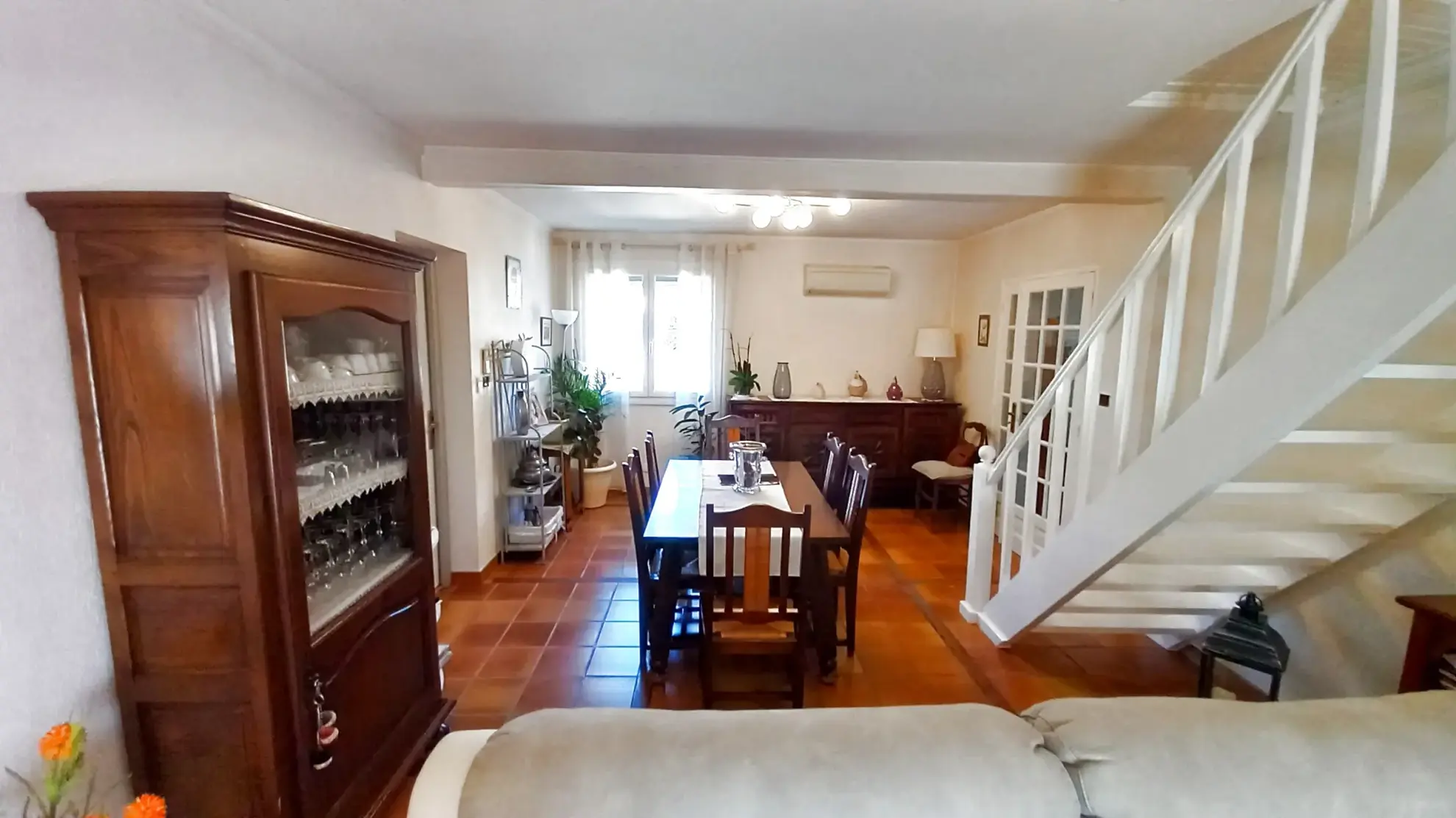 Villa avec piscine, terrasse, garage et vue dégagée à Le Poujol-sur-Orb 