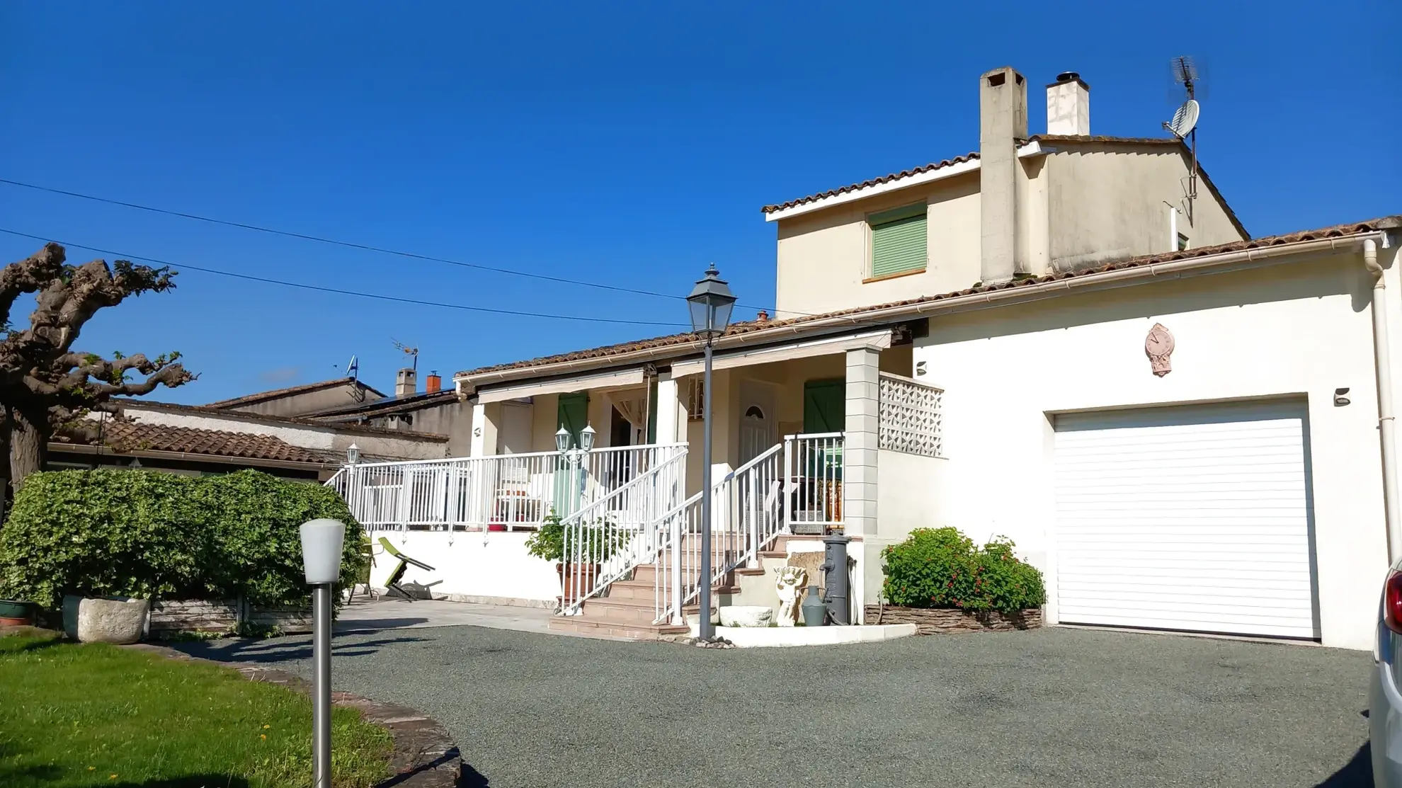 Villa avec piscine, terrasse, garage et vue dégagée à Le Poujol-sur-Orb 