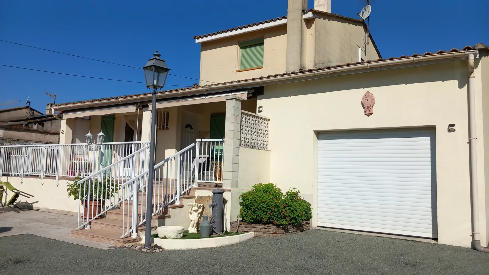 Villa avec piscine, terrasse, garage et vue dégagée à Le Poujol-sur-Orb 