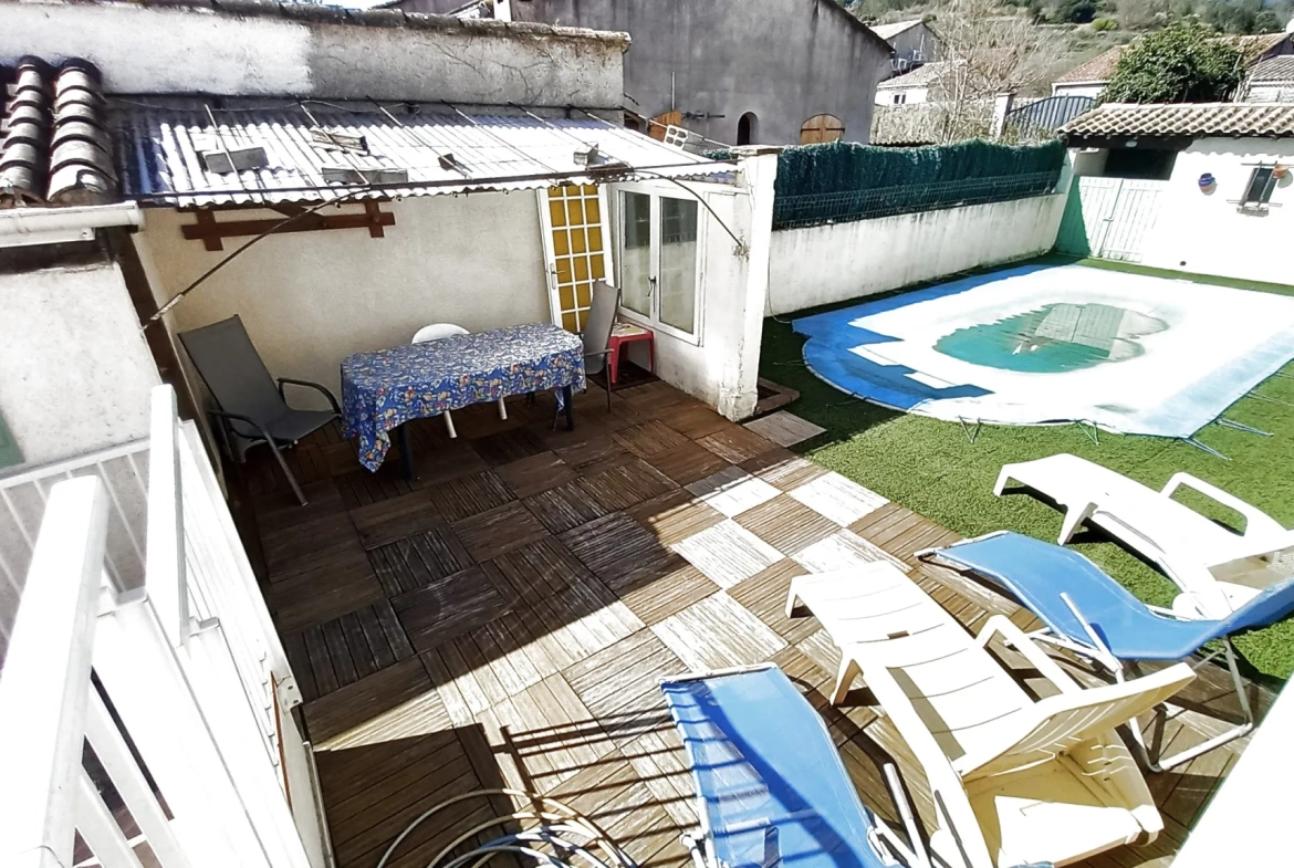 Villa avec piscine, terrasse, garage et vue dégagée à Le Poujol-sur-Orb 