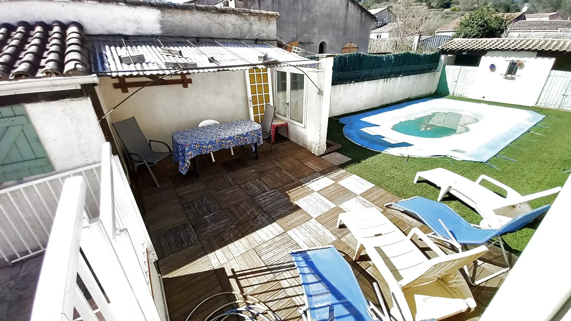 Villa avec piscine, terrasse, garage et vue dégagée à Le Poujol-sur-Orb 