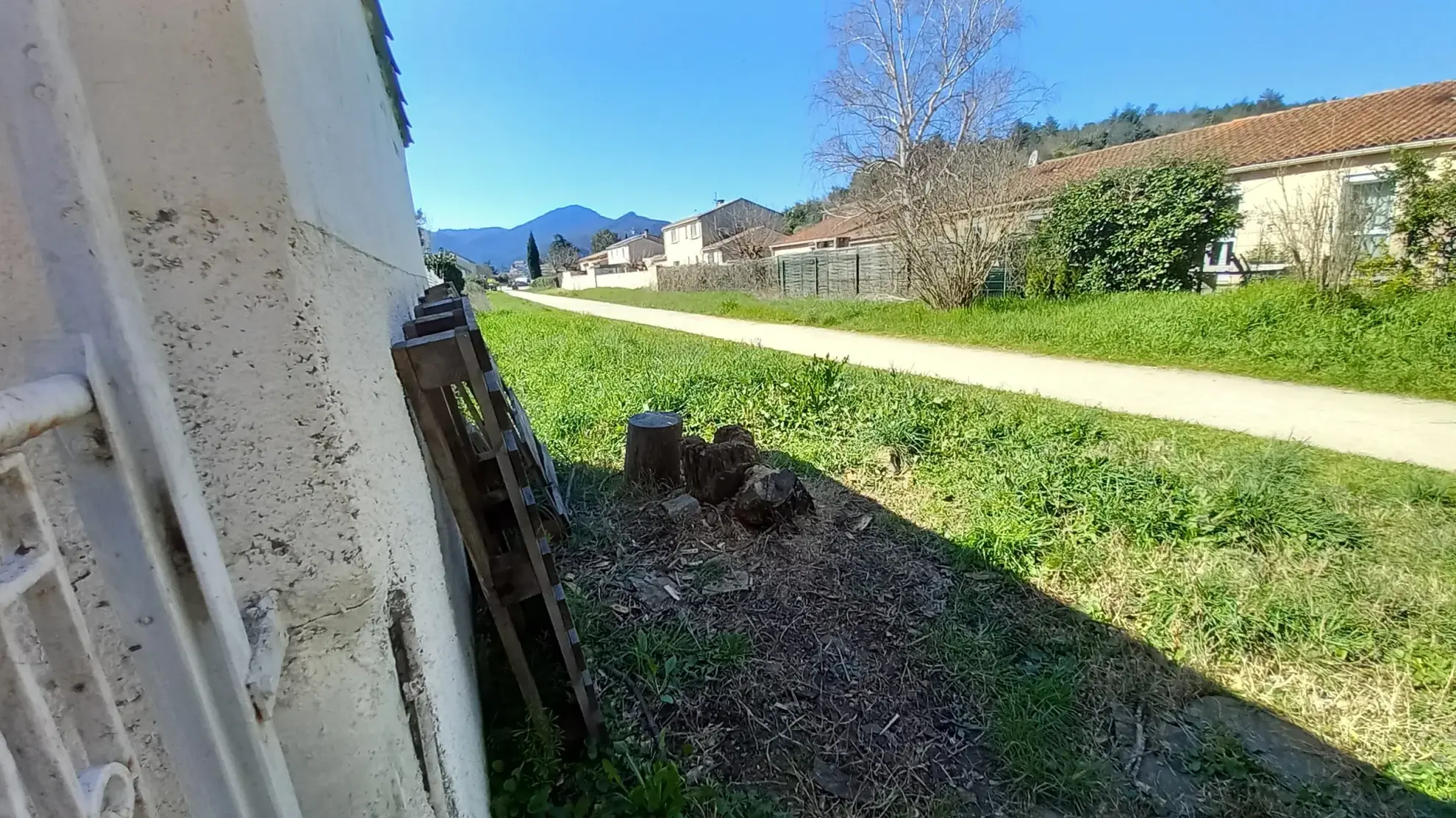 Villa avec piscine, terrasse, garage et vue dégagée à Le Poujol-sur-Orb 