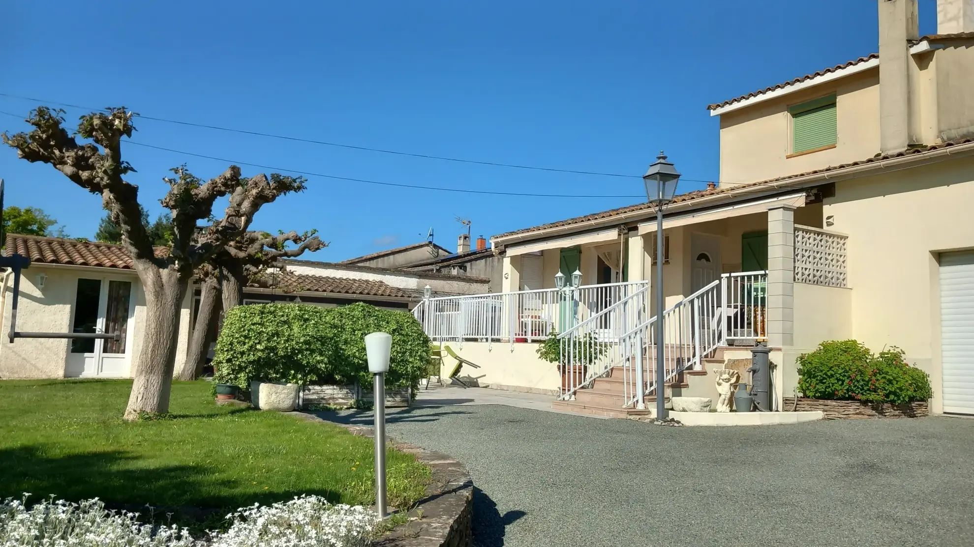 Villa avec piscine, terrasse, garage et vue dégagée à Le Poujol-sur-Orb 