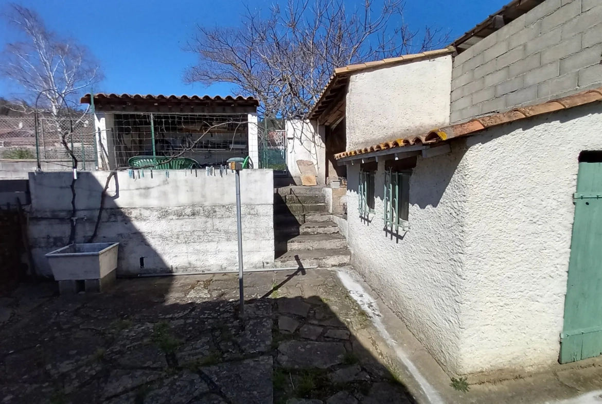 Villa avec piscine, terrasse, garage et vue dégagée à Le Poujol-sur-Orb 