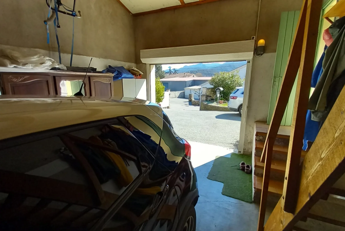 Villa avec piscine, terrasse, garage et vue dégagée à Le Poujol-sur-Orb 