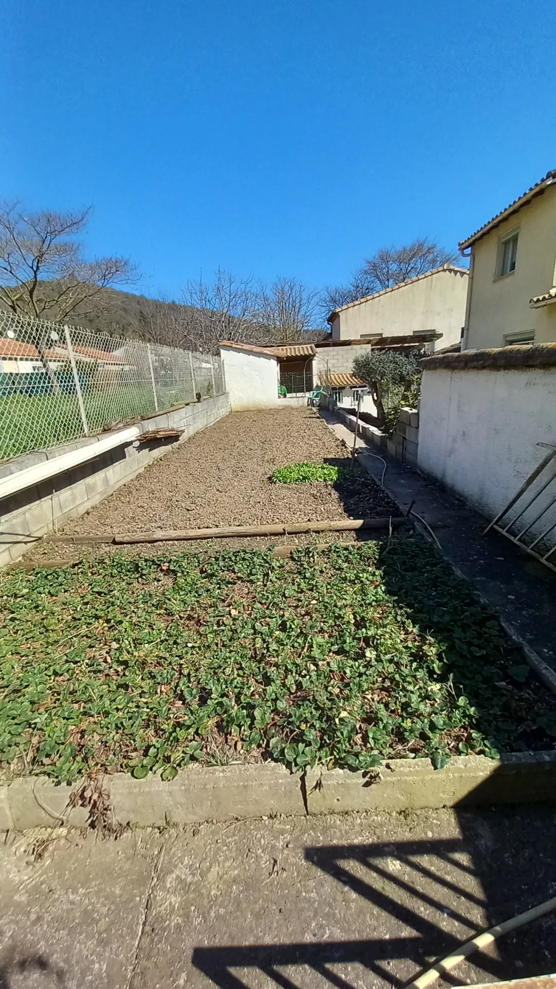 Villa avec piscine, terrasse, garage et vue dégagée à Le Poujol-sur-Orb 