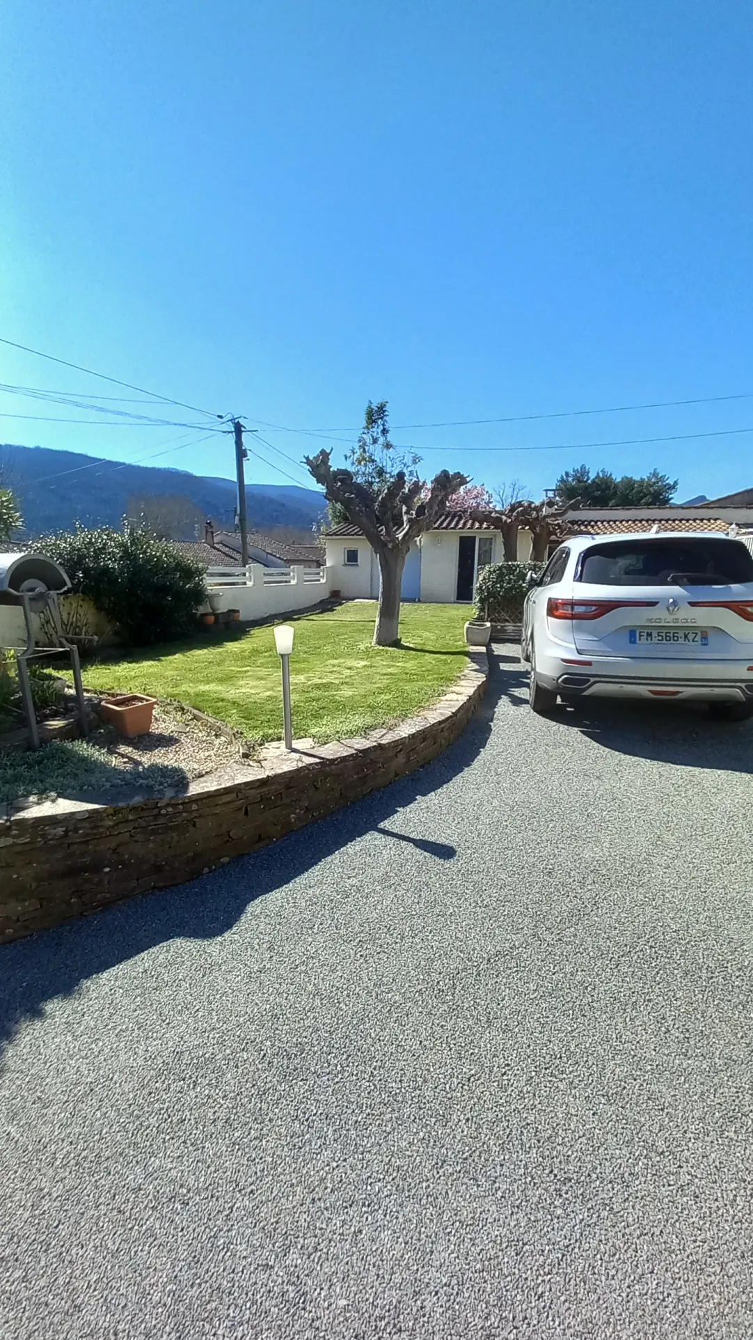 Villa avec piscine, terrasse, garage et vue dégagée à Le Poujol-sur-Orb 