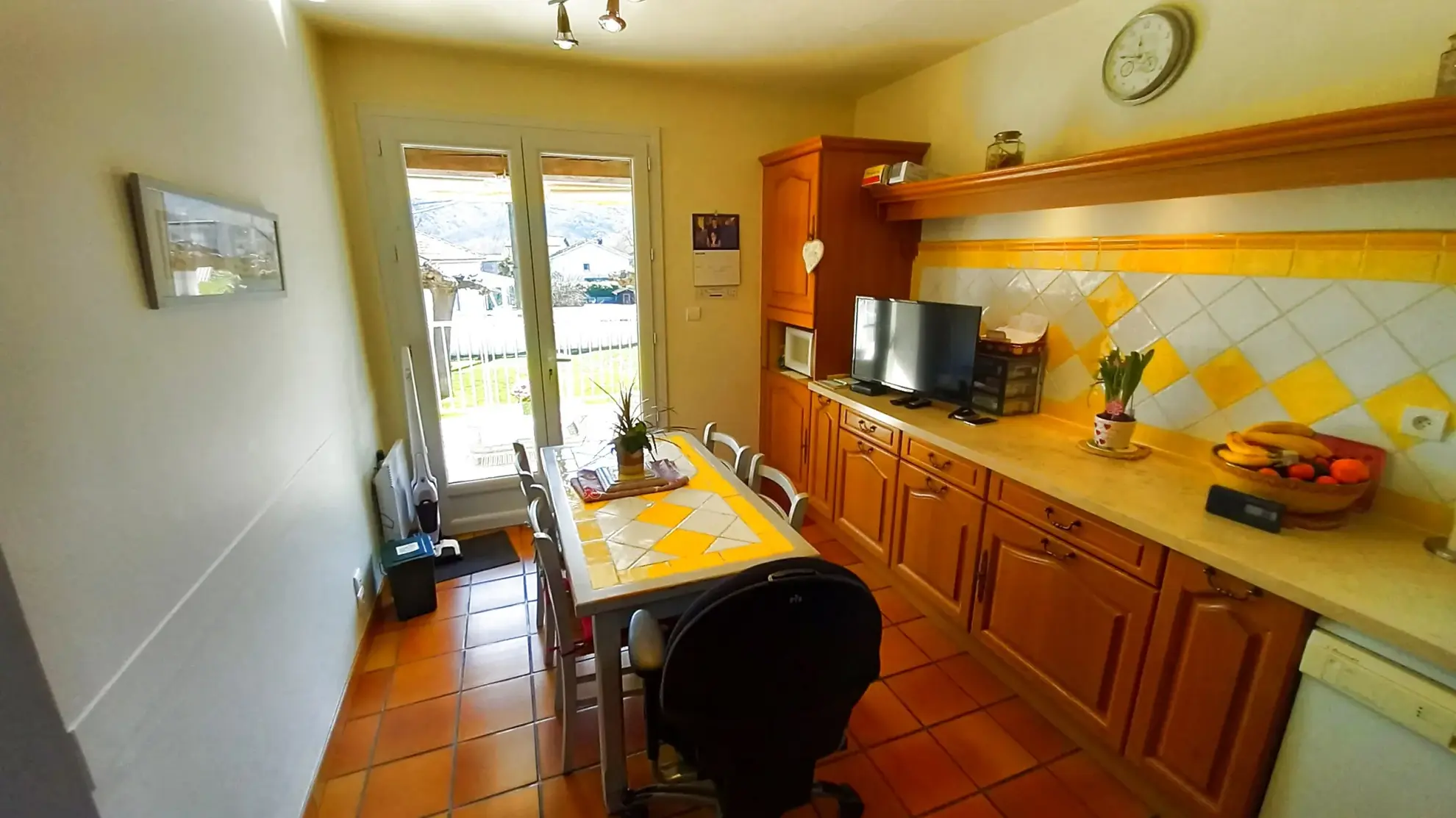 Villa avec piscine, terrasse, garage et vue dégagée à Le Poujol-sur-Orb 