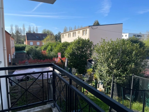 Appartement T4 lumineux de 85,98 m² à Vaujours proche RER B 