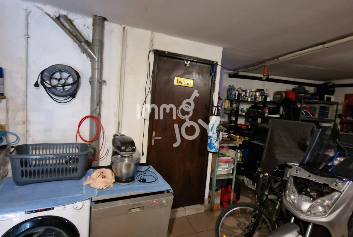 Maison de village T6 de 200 m² à Verzeille, proche Carcassonne 