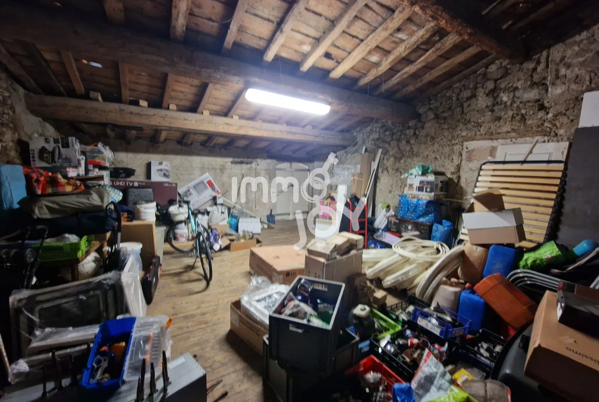 Maison de village T6 de 200 m² à Verzeille, proche Carcassonne 
