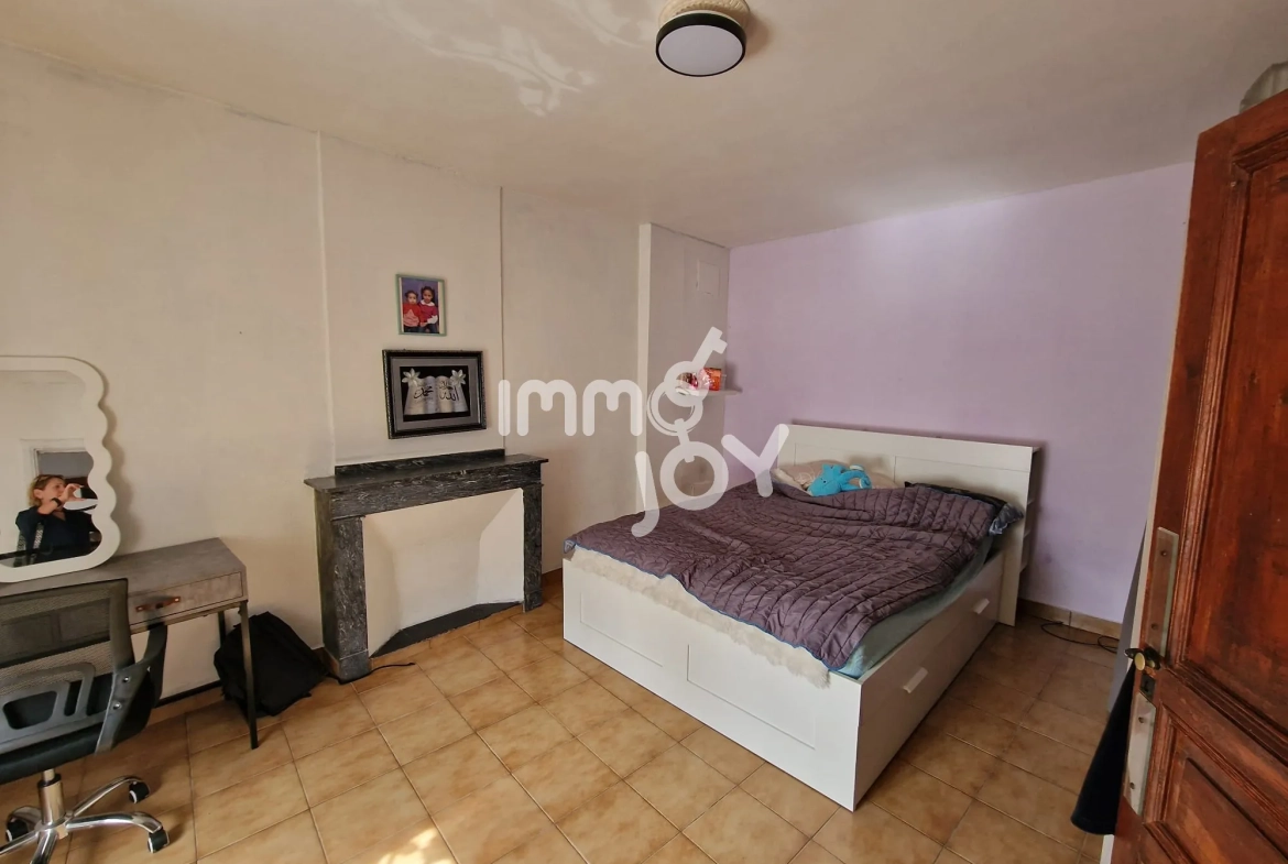 Maison de village T6 de 200 m² à Verzeille, proche Carcassonne 