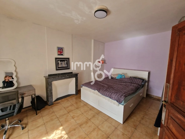 Maison de village T6 de 200 m² à Verzeille, proche Carcassonne 