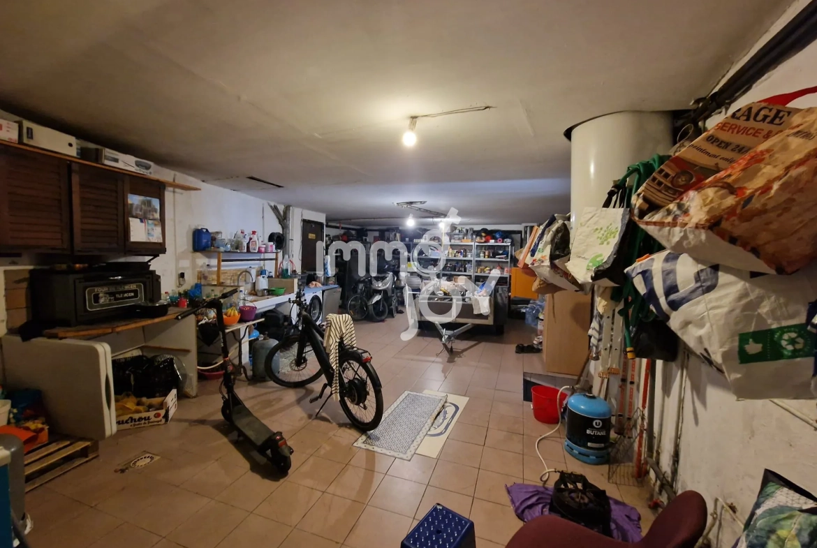 Maison de village T6 de 200 m² à Verzeille, proche Carcassonne 