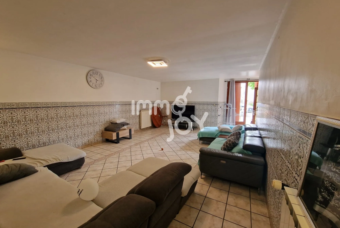 Maison de village T6 de 200 m² à Verzeille, proche Carcassonne 