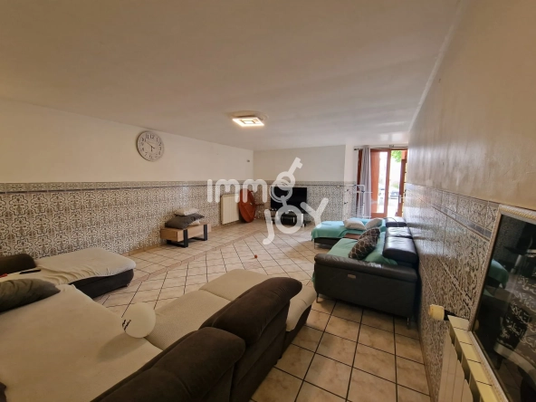 Maison de village T6 de 200 m² à Verzeille, proche Carcassonne 
