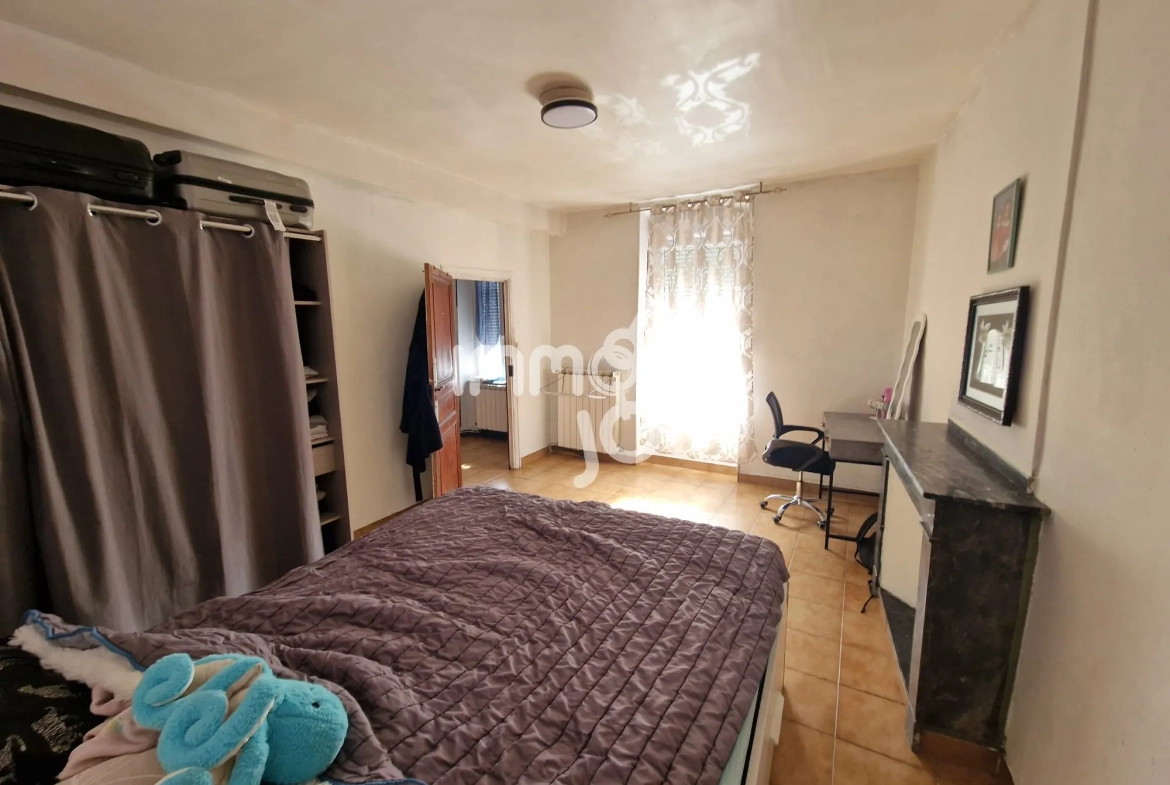 Maison de village T6 de 200 m² à Verzeille, proche Carcassonne 