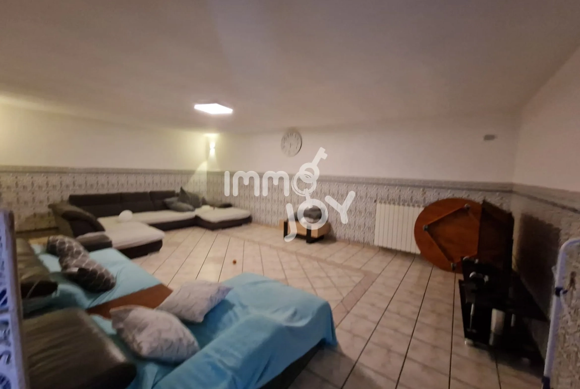 Maison de village T6 de 200 m² à Verzeille, proche Carcassonne 