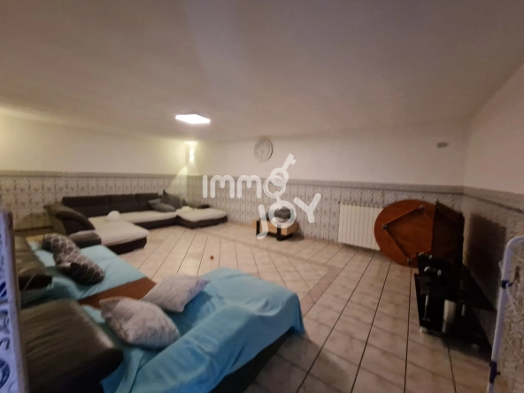 Maison de village T6 de 200 m² à Verzeille, proche Carcassonne 
