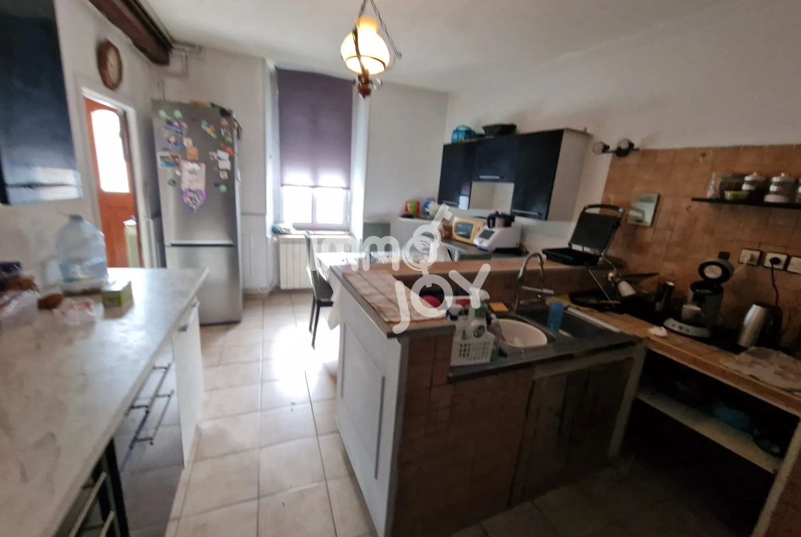 Maison de village T6 de 200 m² à Verzeille, proche Carcassonne 