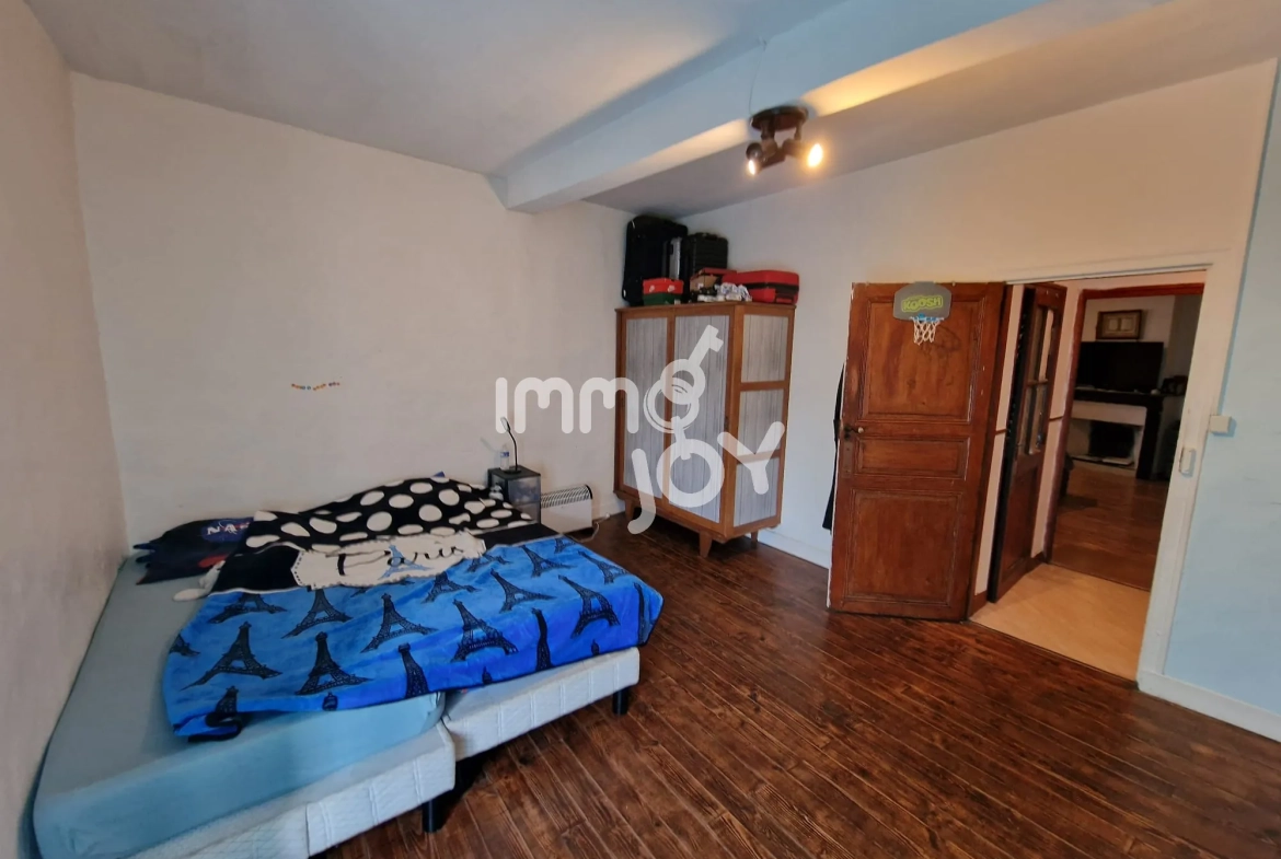 Maison de village T6 de 200 m² à Verzeille, proche Carcassonne 