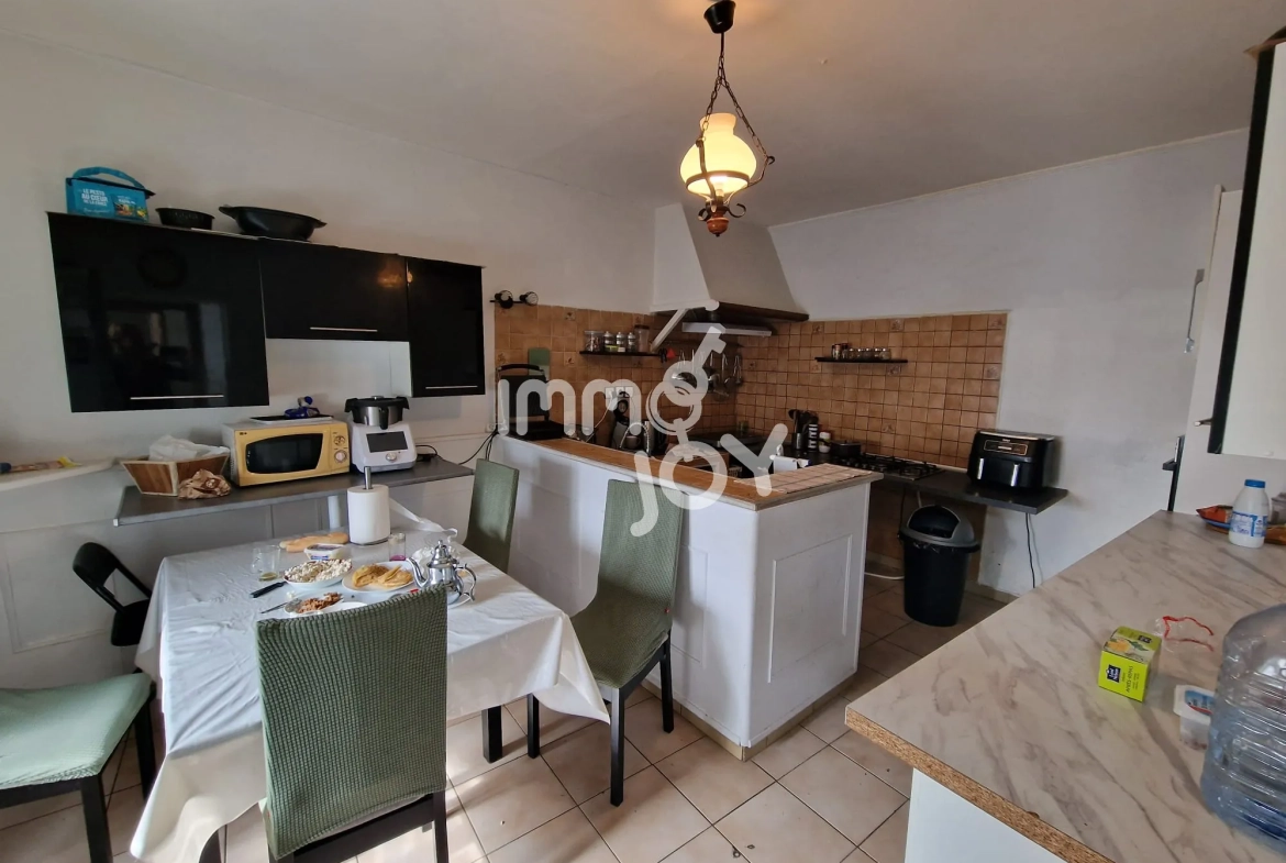 Maison de village T6 de 200 m² à Verzeille, proche Carcassonne 