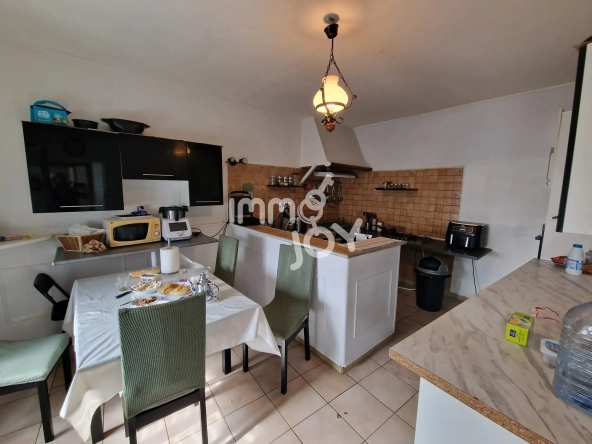 Maison de village T6 de 200 m² à Verzeille, proche Carcassonne 