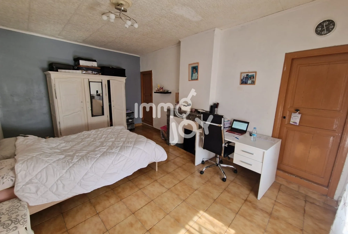 Maison de village T6 de 200 m² à Verzeille, proche Carcassonne 