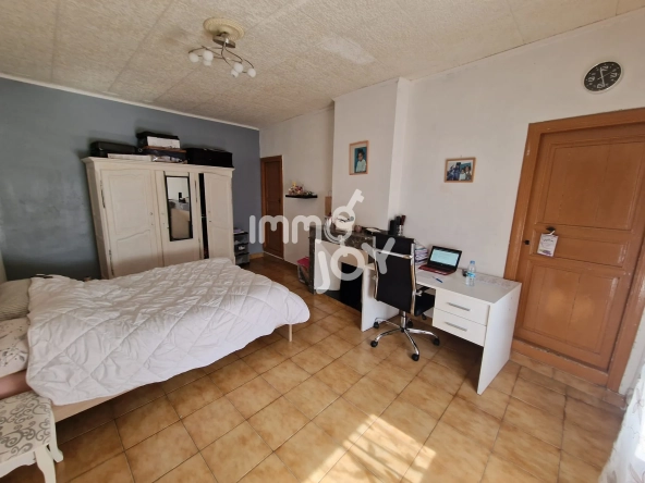 Maison de village T6 de 200 m² à Verzeille, proche Carcassonne 