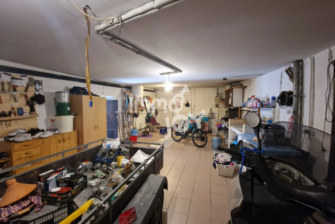 Maison de village T6 de 200 m² à Verzeille, proche Carcassonne 