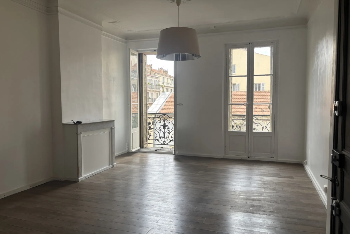 A Vendre Appartement T2 de 54,35 m² à Toulon - Haute Ville 