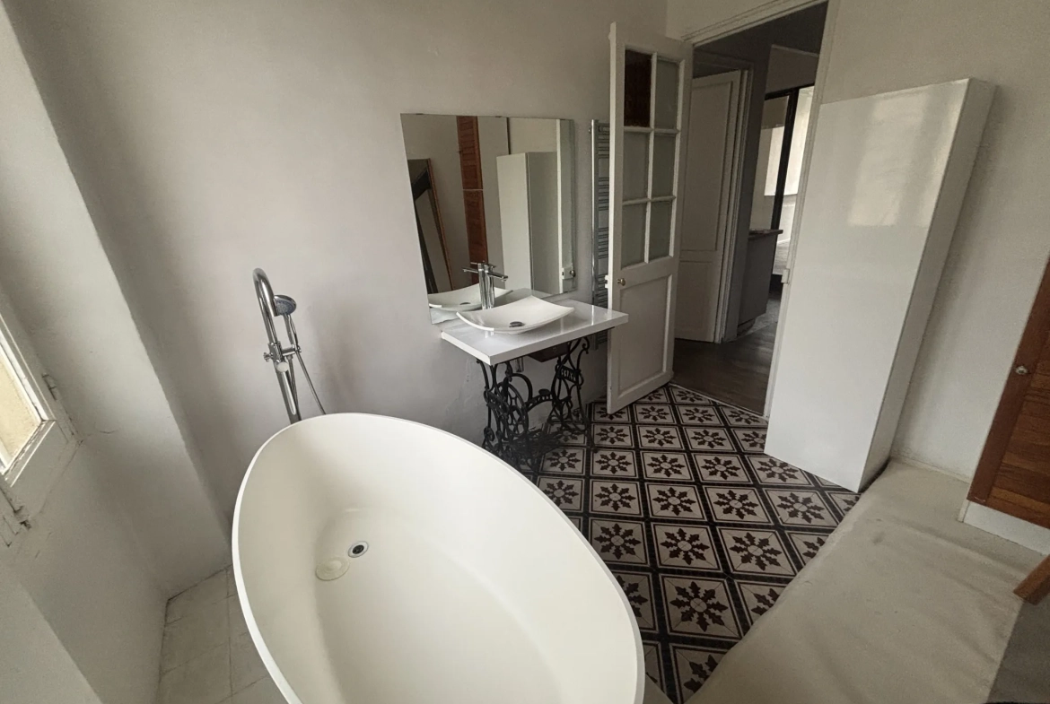 A Vendre Appartement T2 de 54,35 m² à Toulon - Haute Ville 