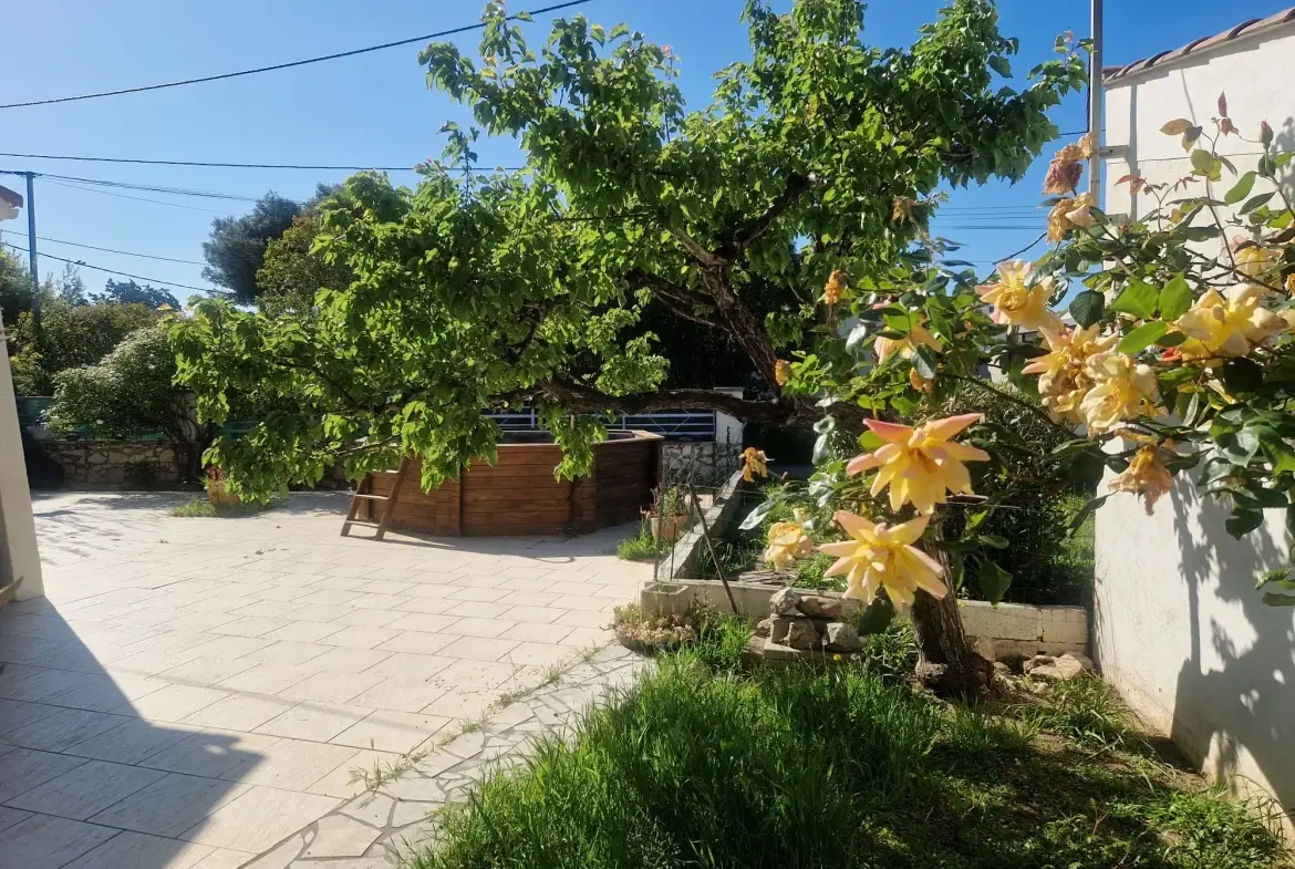 Maison Plain-Pied Type 3 avec Garage et Jardin à Marignane 