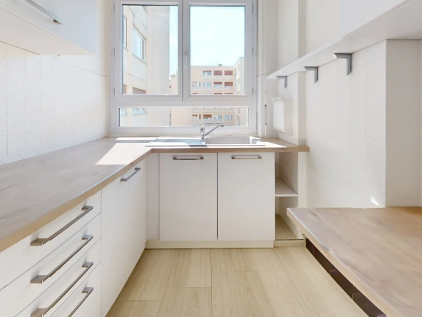 Charmant appartement T3 de 85 m² avec balcon, garage et cave à Talant 