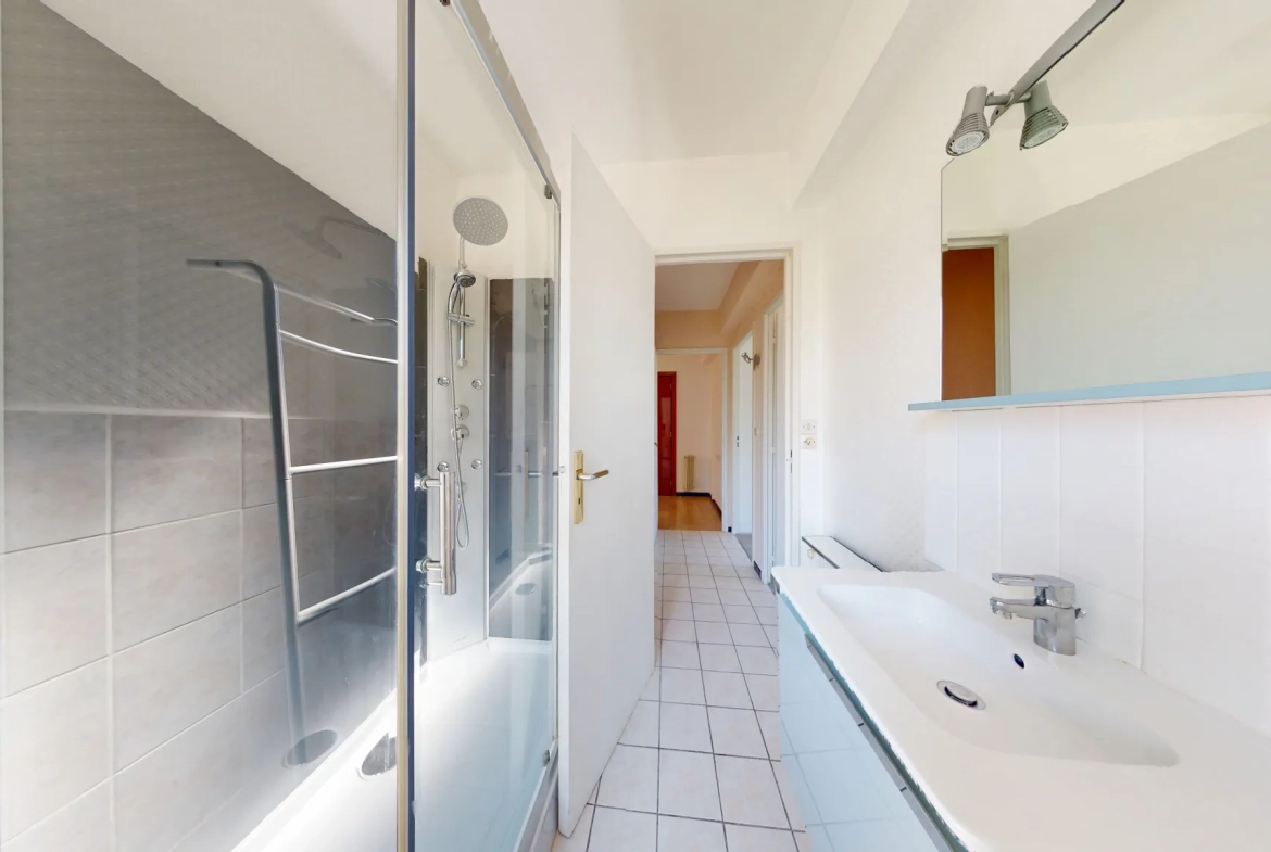 Charmant appartement T3 de 85 m² avec balcon, garage et cave à Talant 