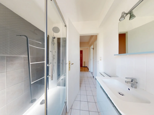 Charmant appartement T3 de 85 m² avec balcon, garage et cave à Talant 