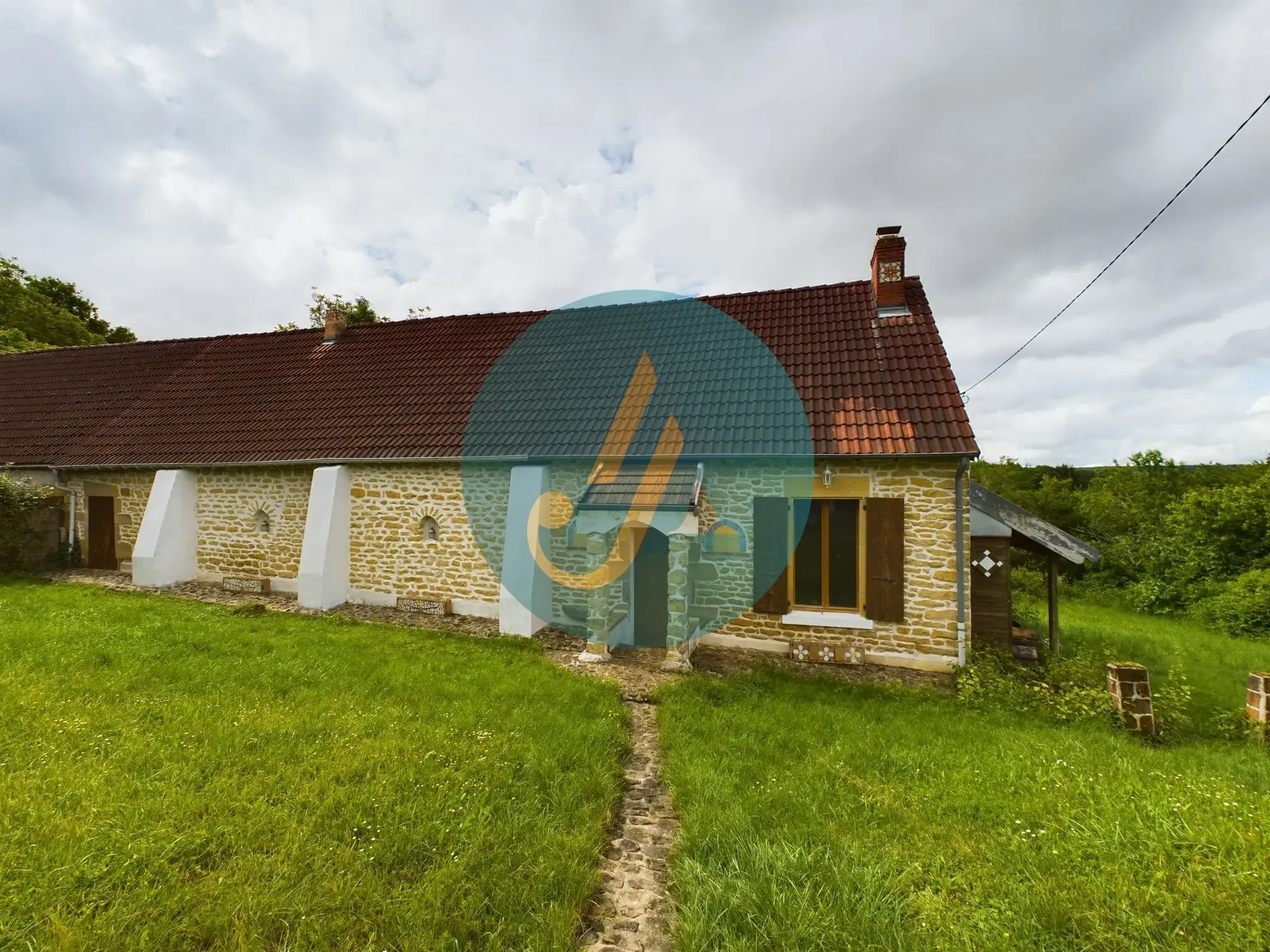Longère authentique avec grands volumes à Vaux-d'Amognes – Cadre paisible en campagne 