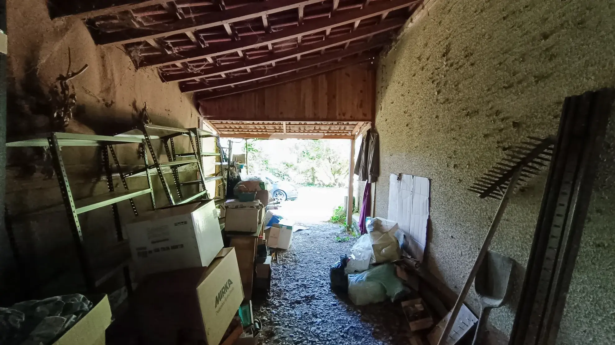 Maison de plain-pied avec grand terrain boisé à Antonne et Trigonant 