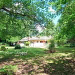 Maison de plain-pied avec grand terrain boisé à Antonne et Trigonant