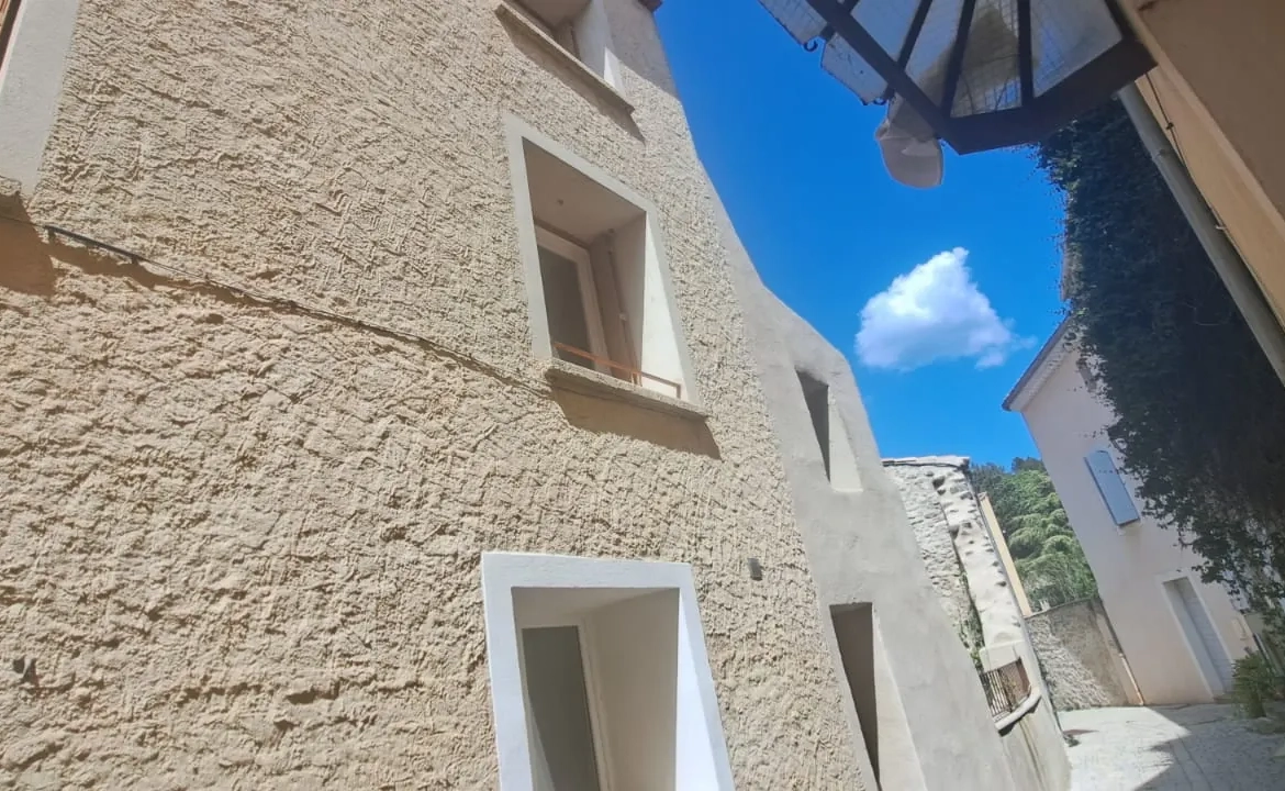 Charmante maison de village à vendre à Puyloubier avec stationnement ou jardinet 