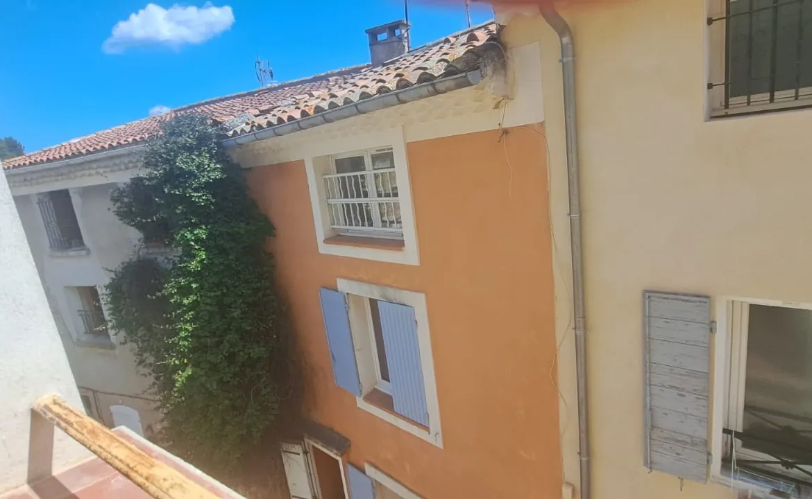 Charmante maison de village à vendre à Puyloubier avec stationnement ou jardinet 