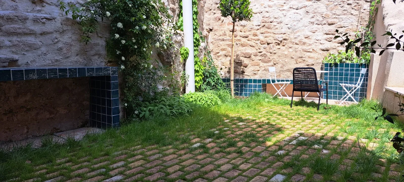 Charmante maison de village à vendre à Puyloubier avec stationnement ou jardinet 