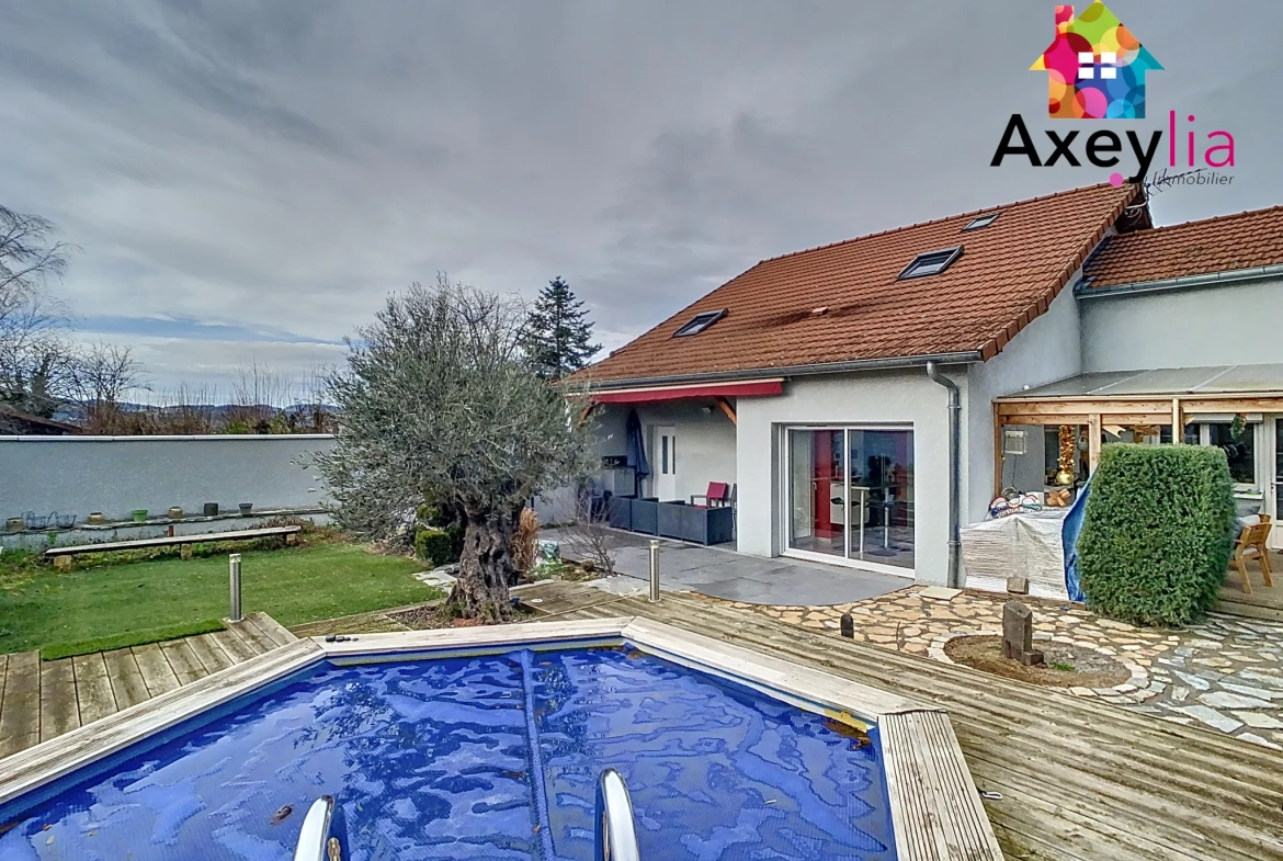 Maison familiale rénovée avec piscine à Saint-Germain-Lespinasse 