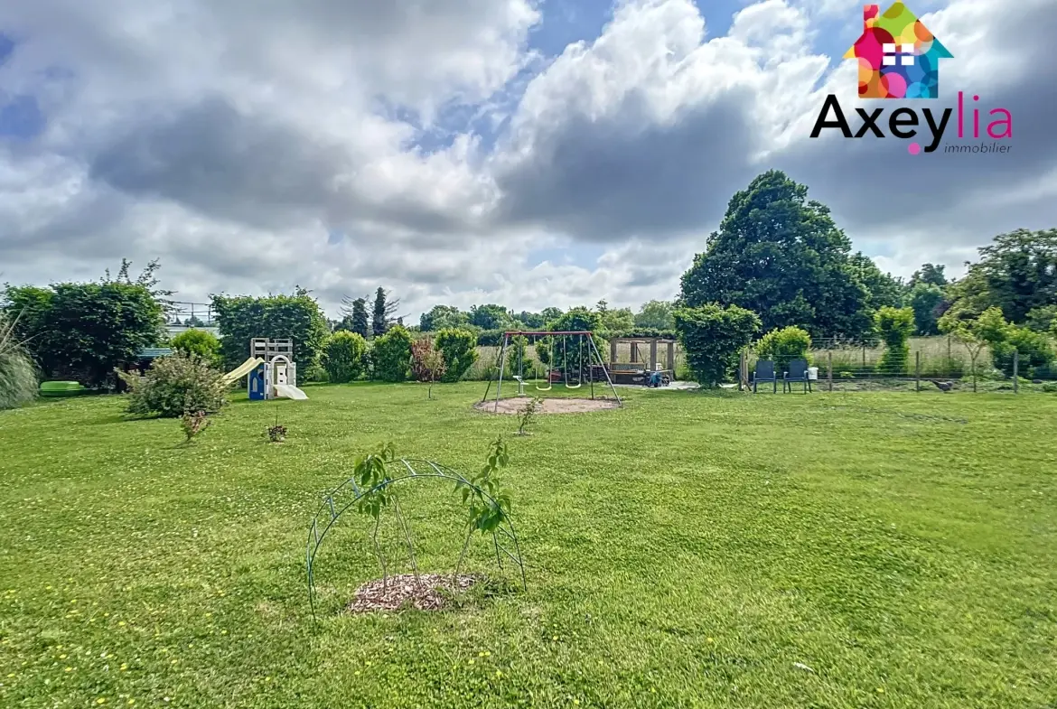 Maison en pierres rénovée avec 3 chambres et grand terrain à Saint-Symphorien-de-Lay 