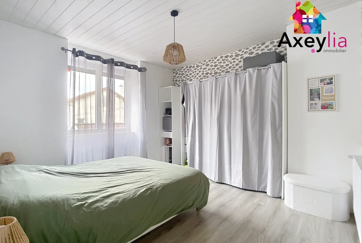 Maison en pierres rénovée avec 3 chambres et grand terrain à Saint-Symphorien-de-Lay 