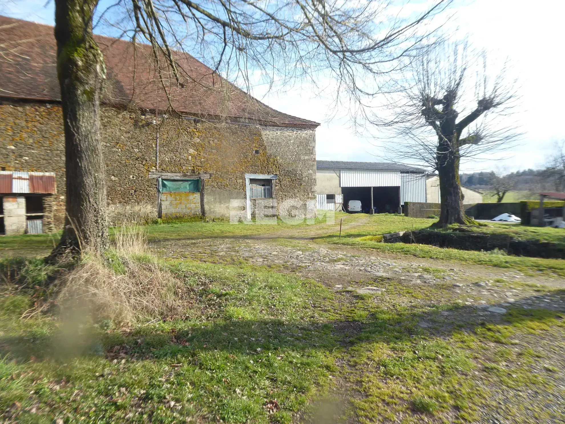 Magnifique fermette rénovée sur 15 000 m² en Dordogne, calme campagne 
