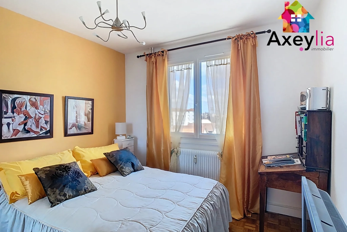 Appartement T3 à vendre à Roanne avec balcon, cave et parking près de la piscine 