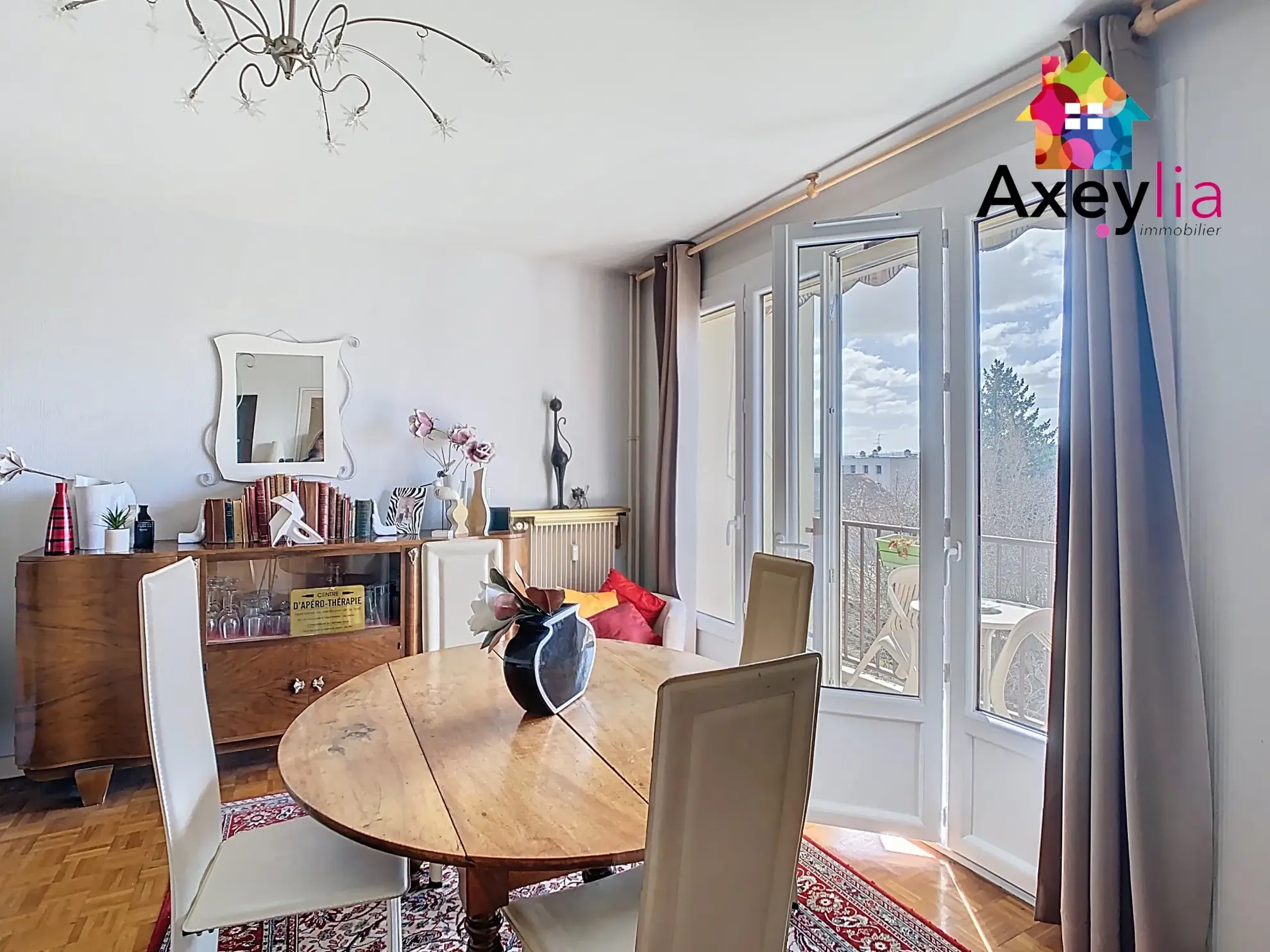 Appartement T3 à vendre à Roanne avec balcon, cave et parking près de la piscine 