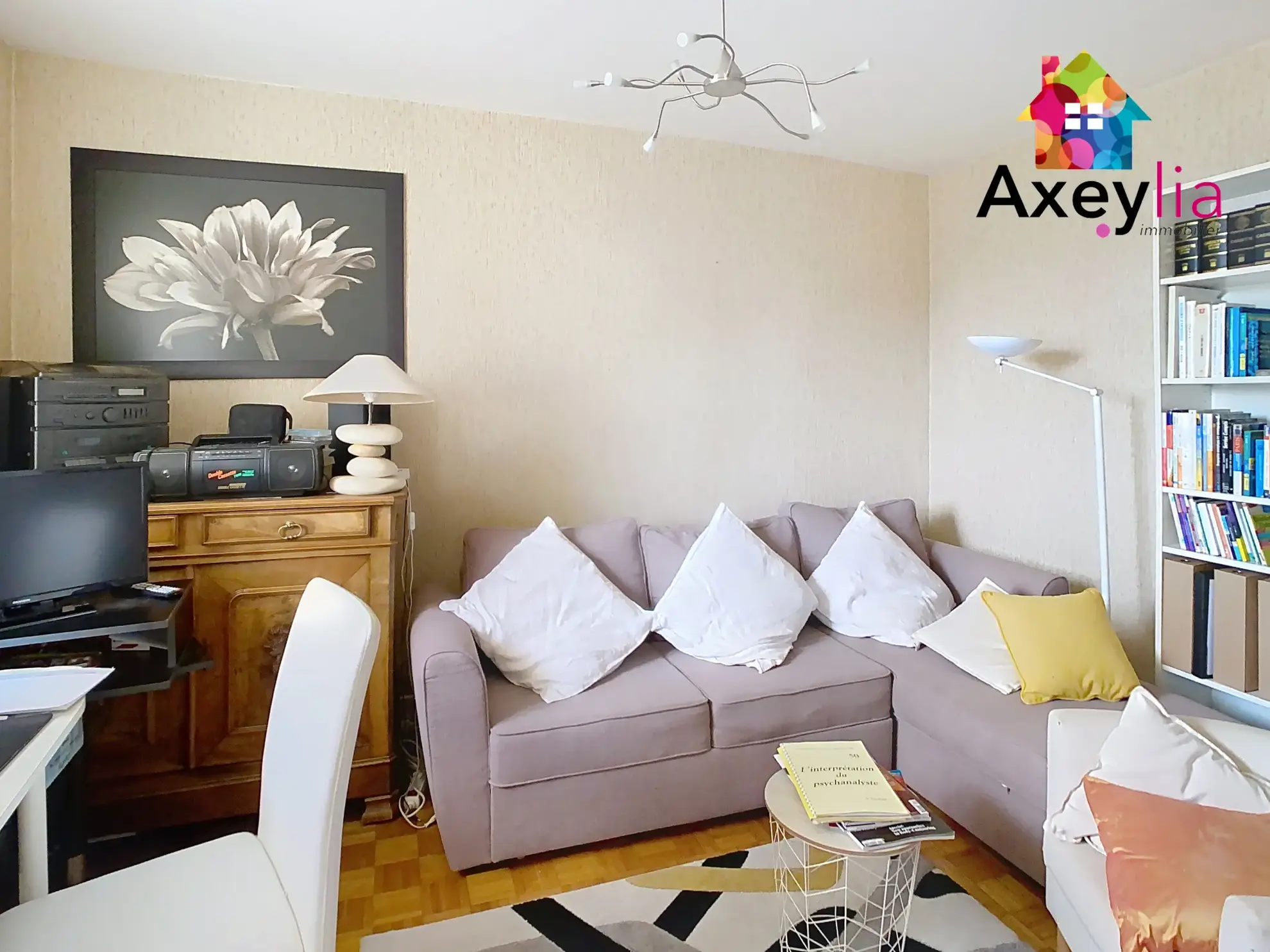 Appartement T3 à vendre à Roanne avec balcon, cave et parking près de la piscine 